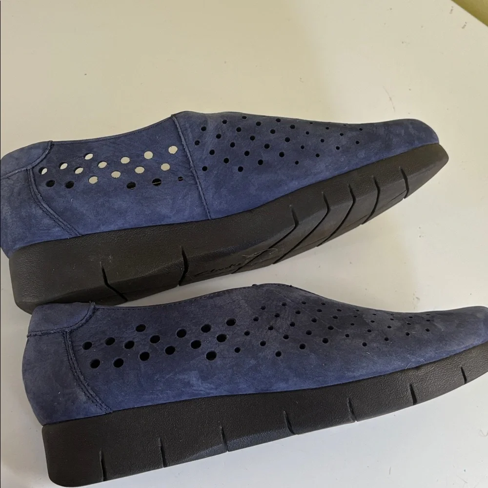 Clarks Navy Blue Suede Nubuck Slip on Loafer Flat Size 10